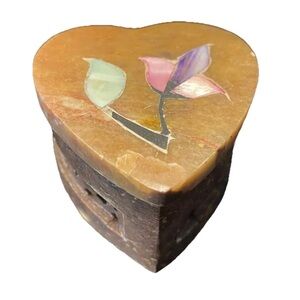 Vtg Small Onyx Inlay Hand Carved Stone heart shaped Floral trinket Box Cloisonné